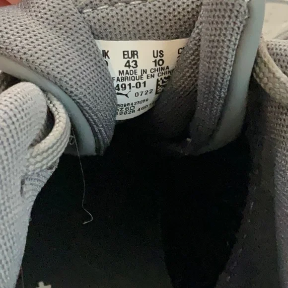 Men’s Puma soft foam grey sneakers. In almost new condition. Size 10. - Picture 5 of 6